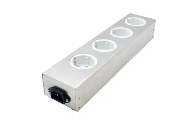 oyaide - MTS - 4E POWER DISTRIBUTER