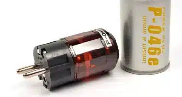 Oyaide P-046e Mains Power Connector