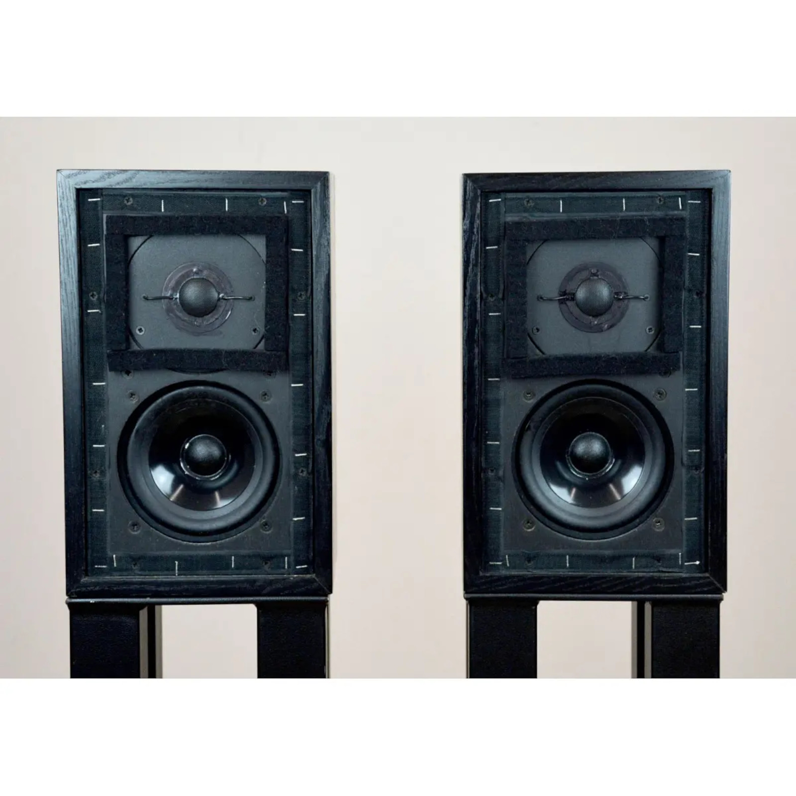 Rogers LS3/5A Classic SE speaker in Piano finish